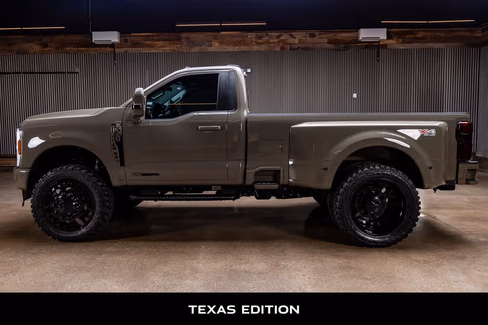 2026 Ford F-350 Super Duty XLT Regular Cab Image 6