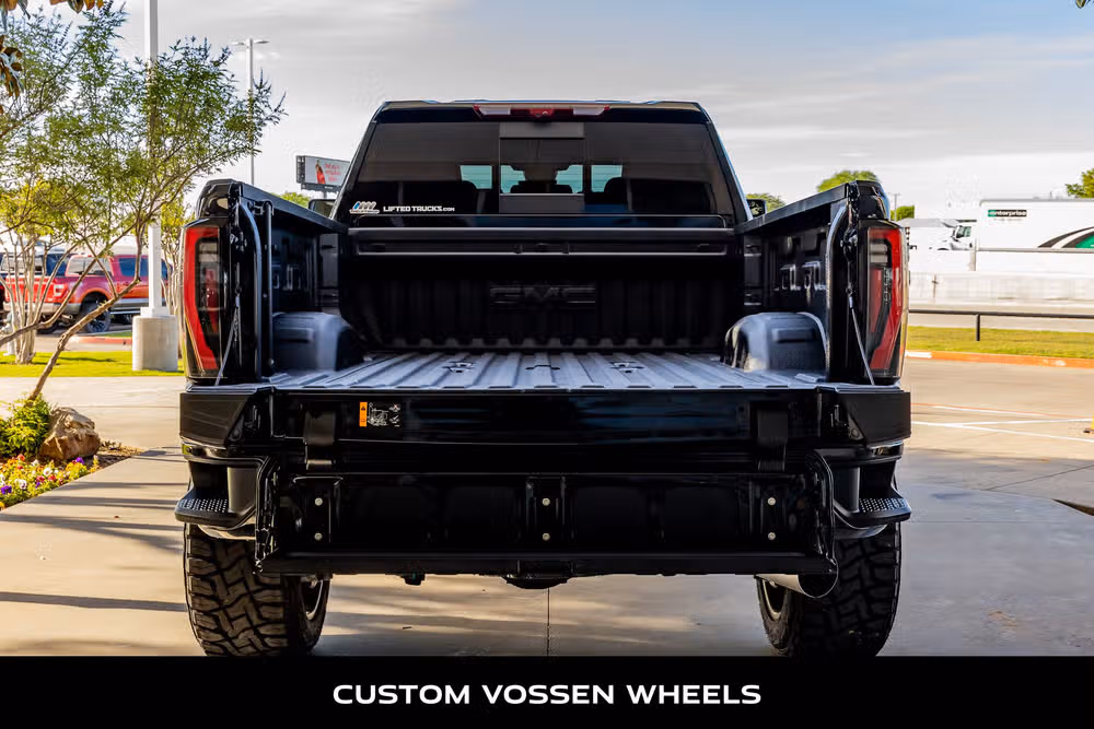 2025 GMC Sierra 2500HD AT4X Crew Cab Image 8