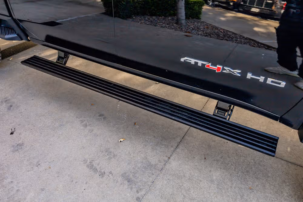 2025 GMC Sierra 2500HD AT4X Crew Cab Image 12