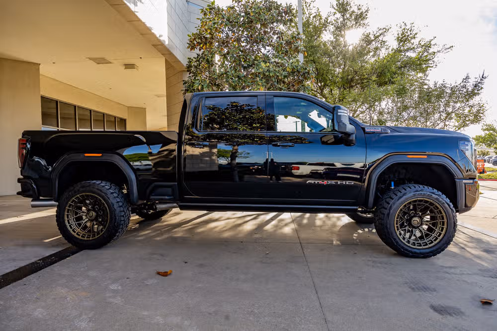 2025 GMC Sierra 2500HD AT4X Crew Cab Image 10