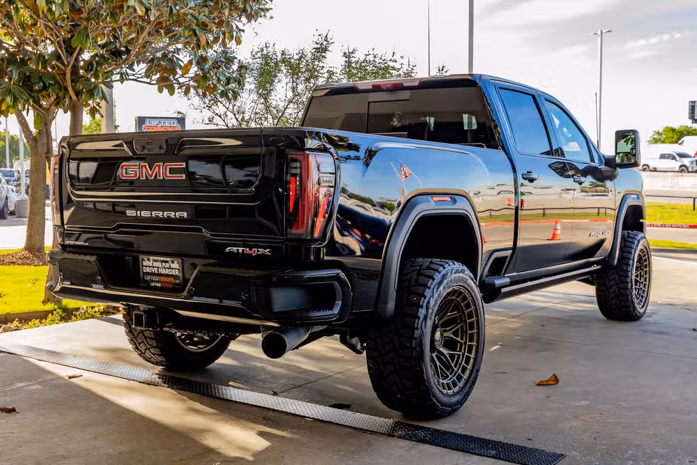 2025 GMC Sierra 2500HD AT4X Crew Cab Image 9