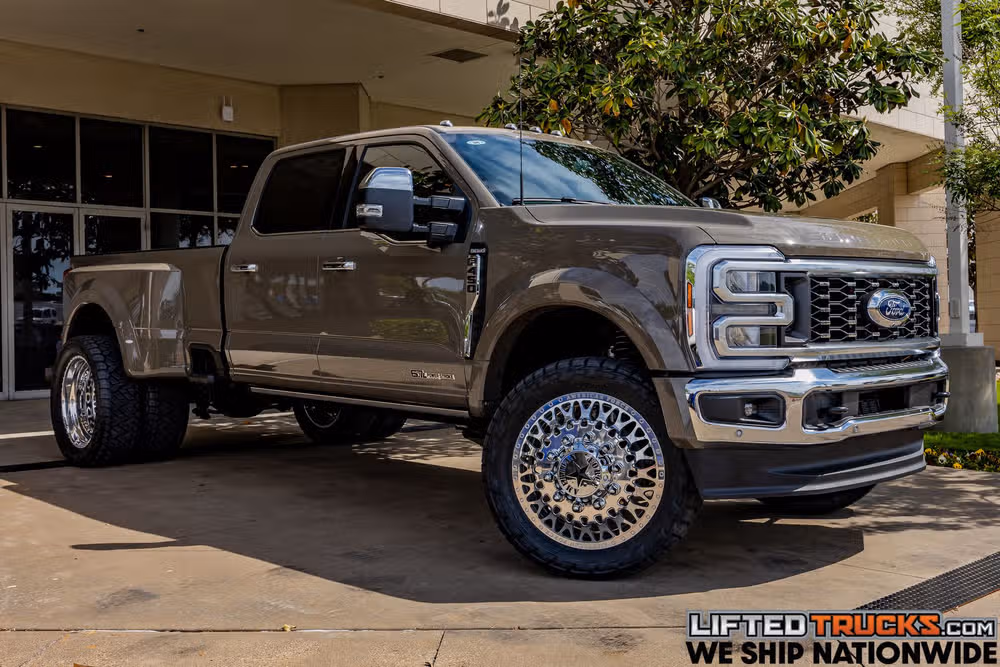2026 Ford F-450 Super Duty King Ranch Crew Cab Image 1