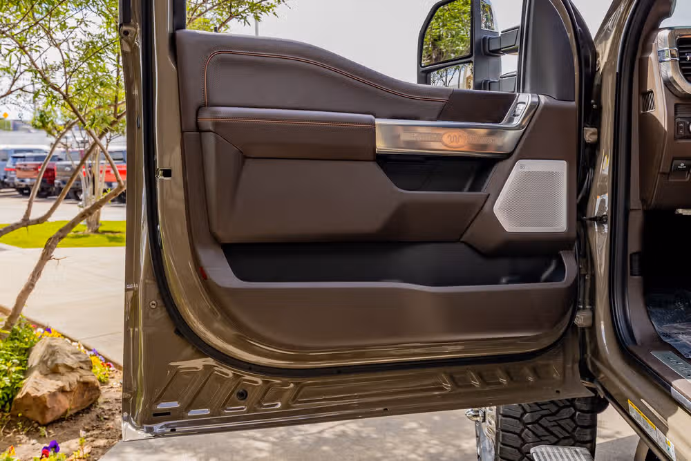 2026 Ford F-450 Super Duty King Ranch Crew Cab Image 37