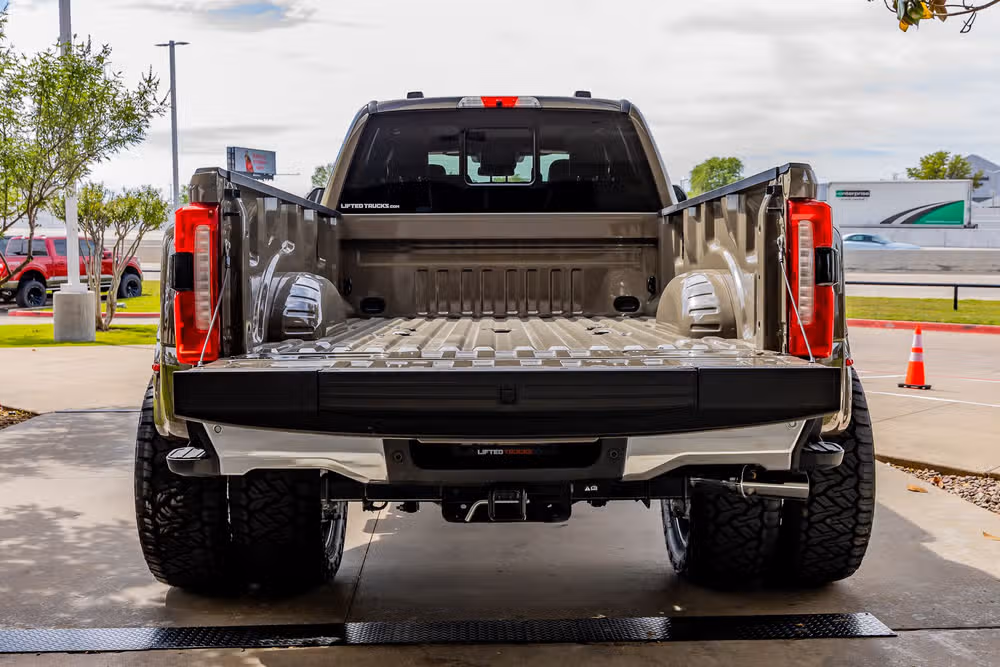 2026 Ford F-450 Super Duty King Ranch Crew Cab Image 9