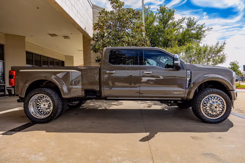 2026 Ford F-450 Super Duty King Ranch Crew Cab Image 11