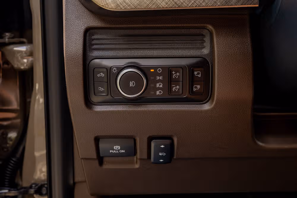 2026 Ford F-450 Super Duty King Ranch Crew Cab Image 22