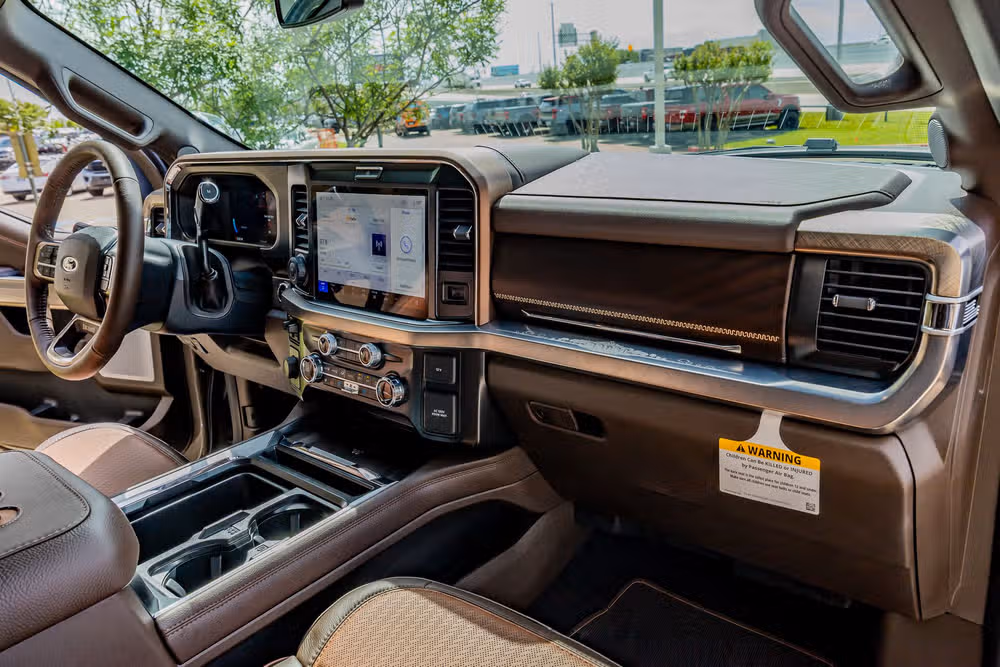 2026 Ford F-450 Super Duty King Ranch Crew Cab Image 18