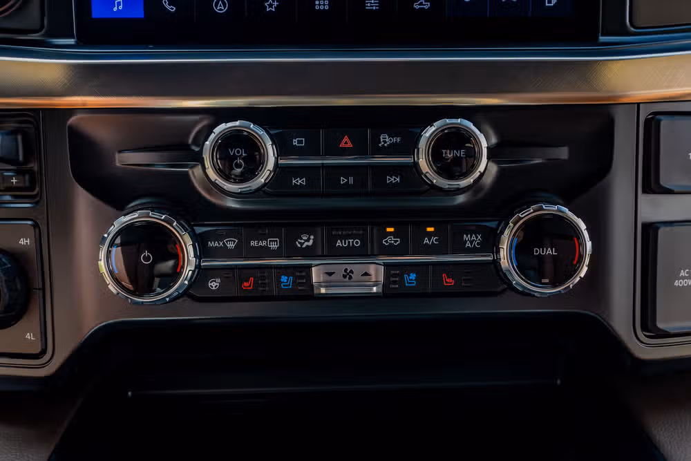 2026 Ford F-450 Super Duty King Ranch Crew Cab Image 28