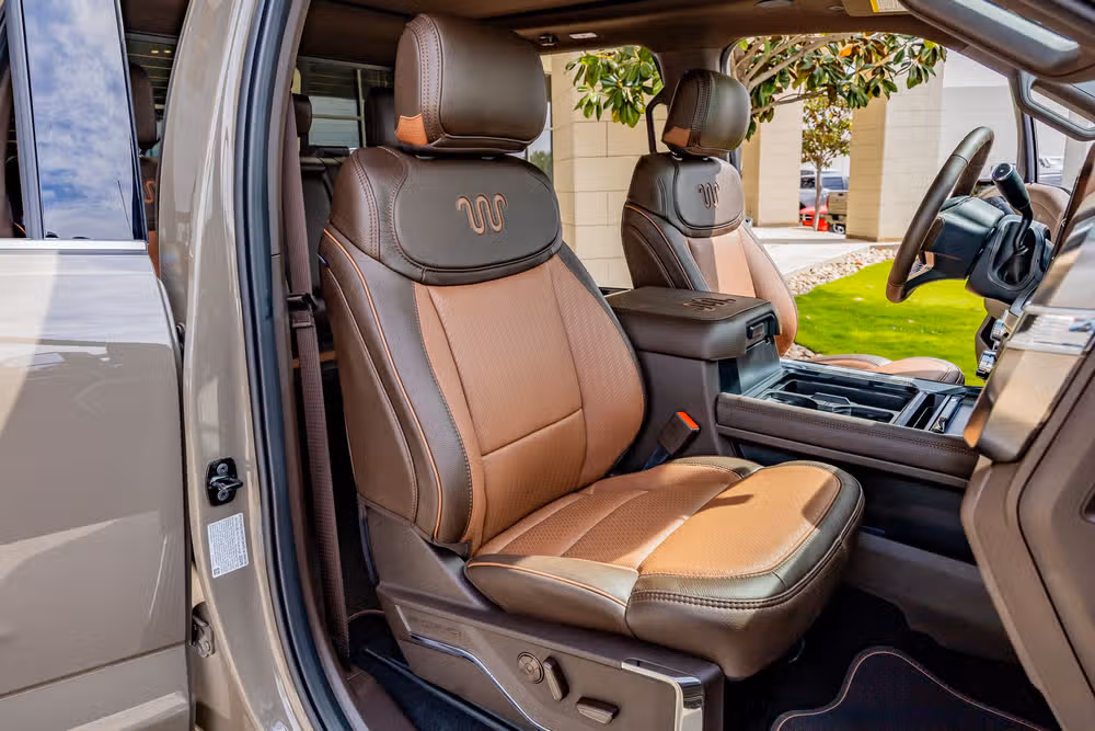 2026 Ford F-450 Super Duty King Ranch Crew Cab Image 32