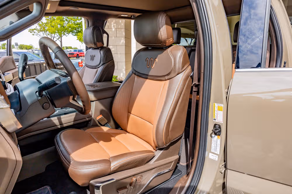 2026 Ford F-450 Super Duty King Ranch Crew Cab Image 31