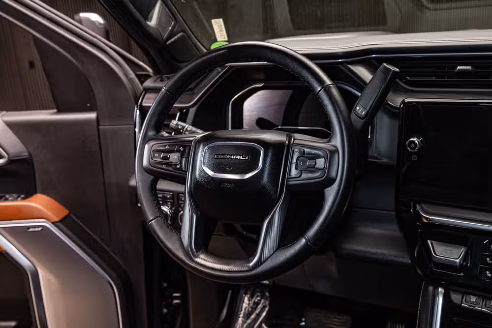 2025 GMC Sierra 3500HD Denali Ultimate Crew Cab Image 16