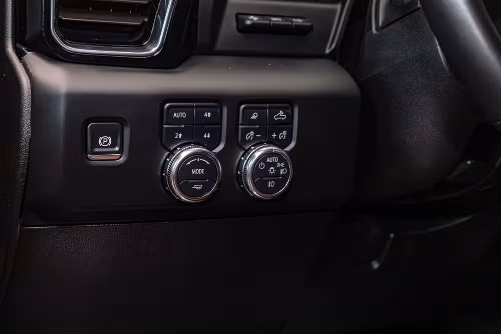 2025 GMC Sierra 3500HD Denali Ultimate Crew Cab Image 19