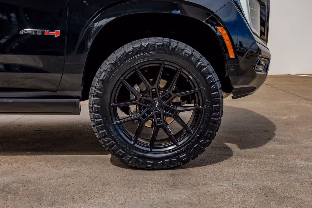 2025 GMC Yukon AT4 Image 12