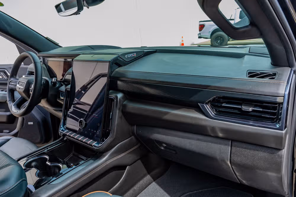 2025 GMC Yukon AT4 Image 18