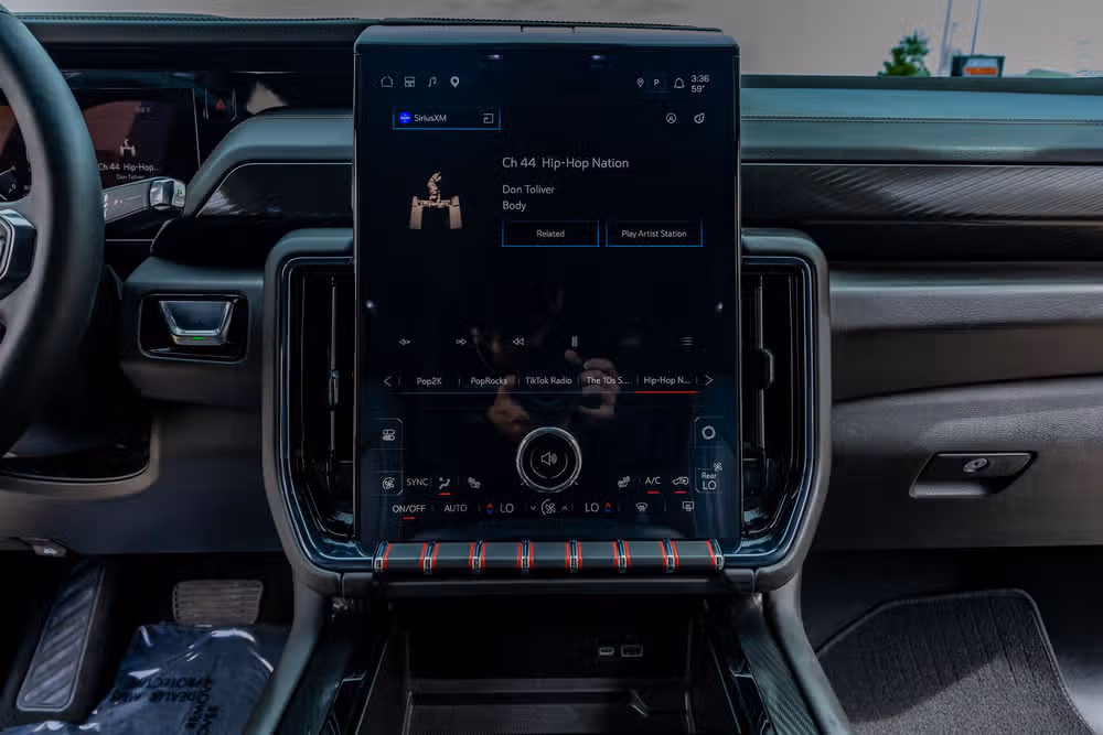 2025 GMC Yukon AT4 Image 24