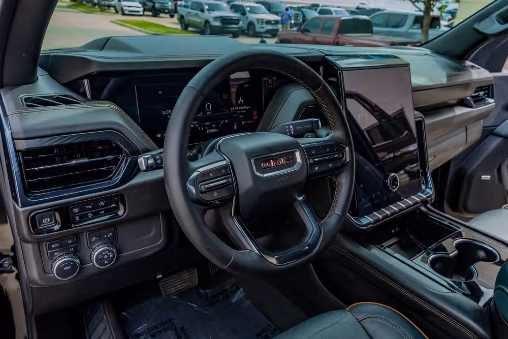 2025 GMC Yukon AT4 Image 17