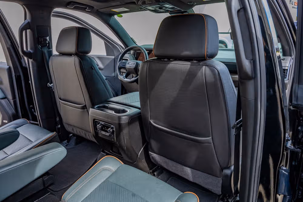 2025 GMC Yukon AT4 Image 32