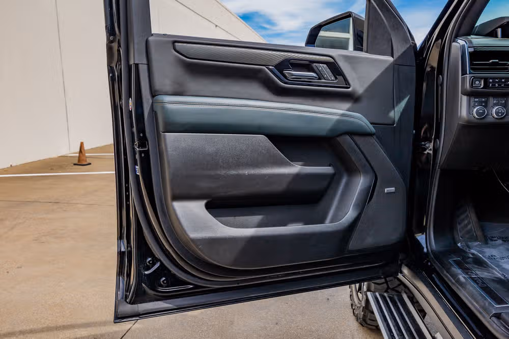 2025 GMC Yukon AT4 Image 37