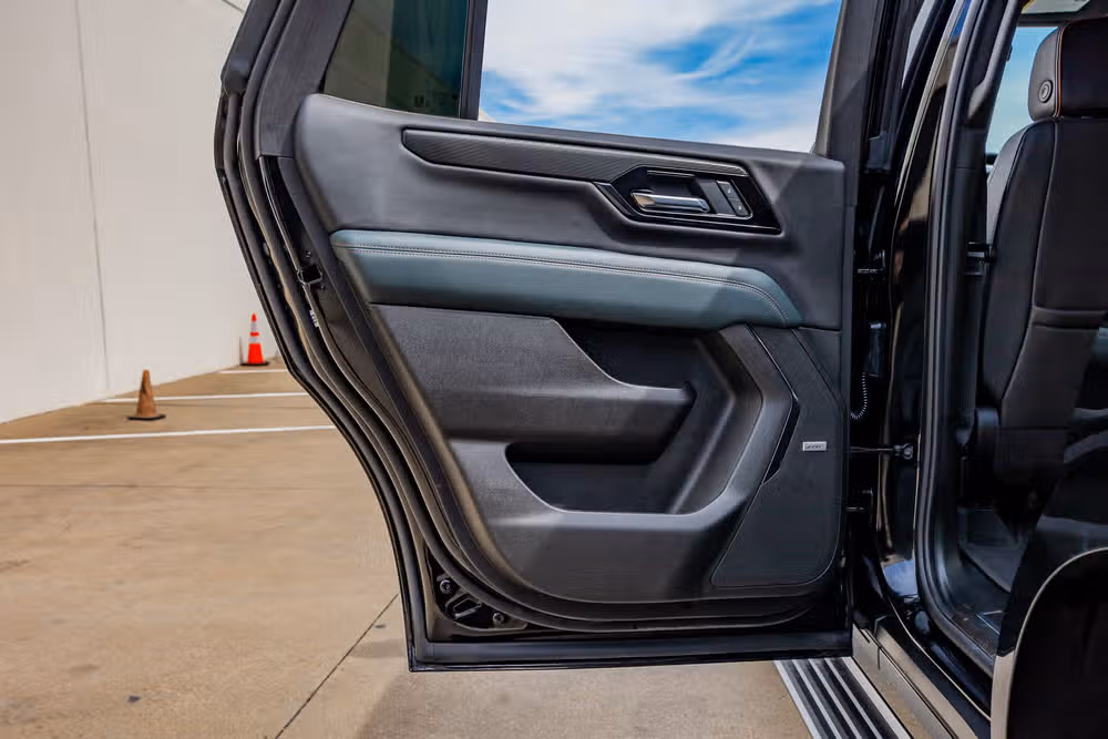 2025 GMC Yukon AT4 Image 39