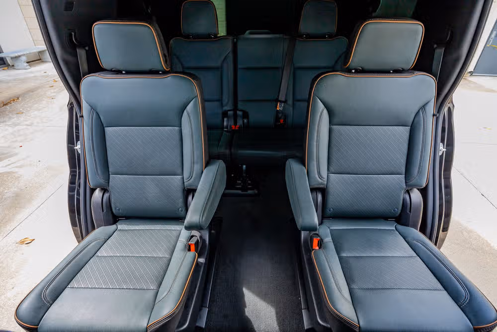 2025 GMC Yukon AT4 Image 35