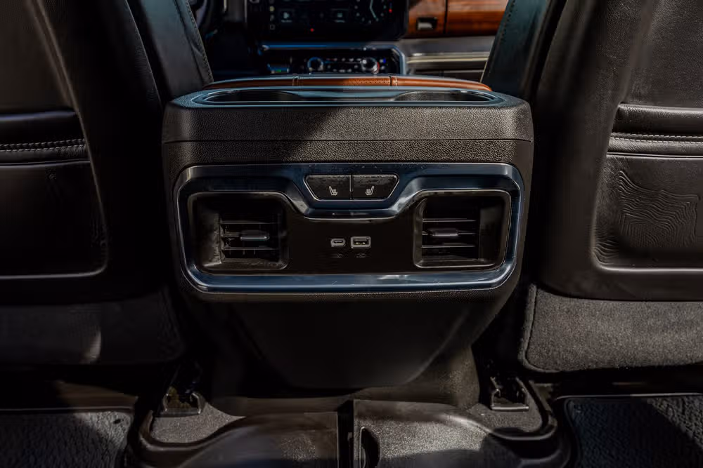 2024 GMC Sierra 3500HD Denali Ultimate Crew Cab Image 33