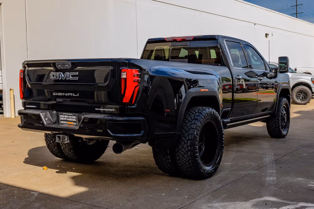 2024 GMC Sierra 3500HD Denali Ultimate Crew Cab Image 10