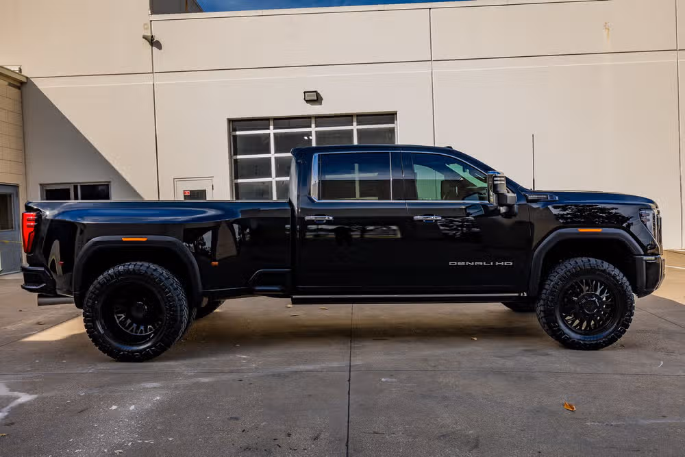 2024 GMC Sierra 3500HD Denali Ultimate Crew Cab Image 11