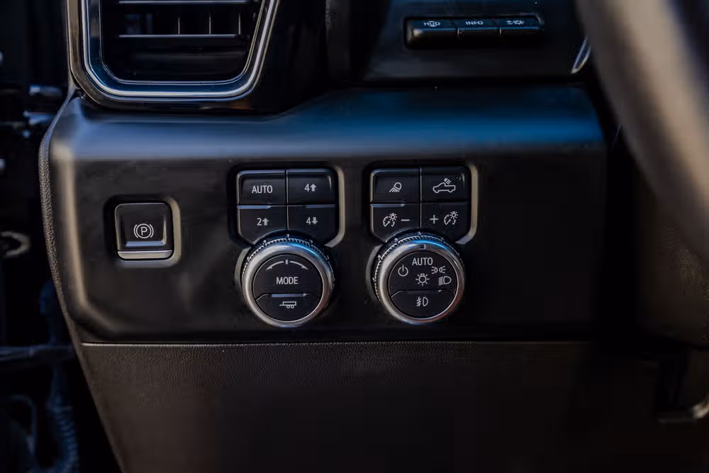 2024 GMC Sierra 3500HD Denali Ultimate Crew Cab Image 22