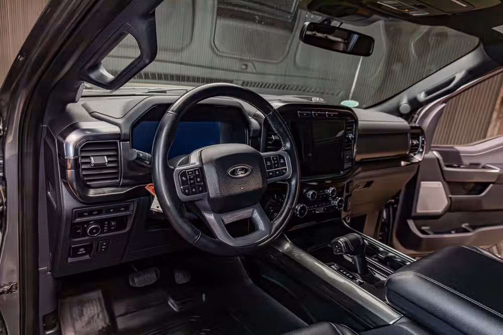 2023 Ford F-150 Lariat SuperCrew Image 13