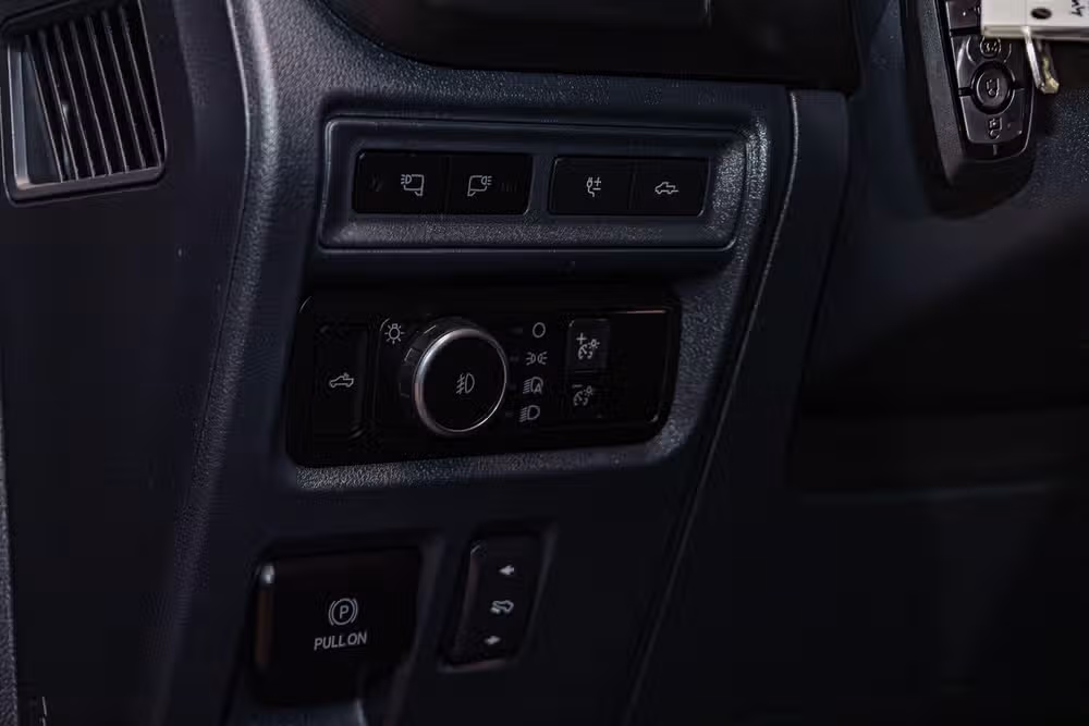 2023 Ford F-150 Lariat SuperCrew Image 17