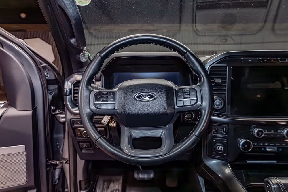 2023 Ford F-150 Lariat SuperCrew Image 14
