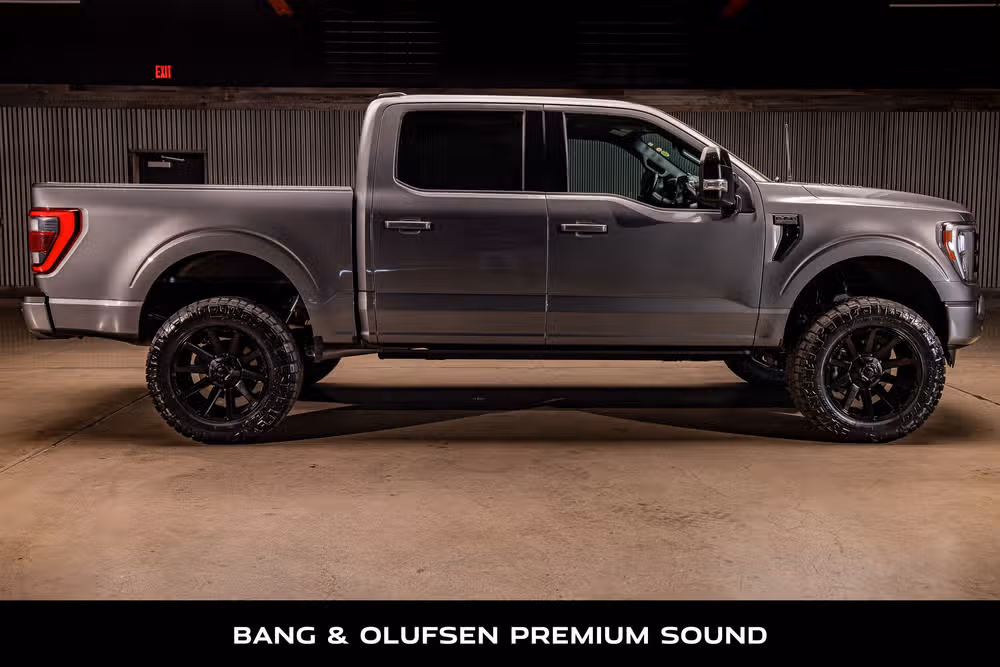 2023 Ford F-150 Lariat SuperCrew Image 11