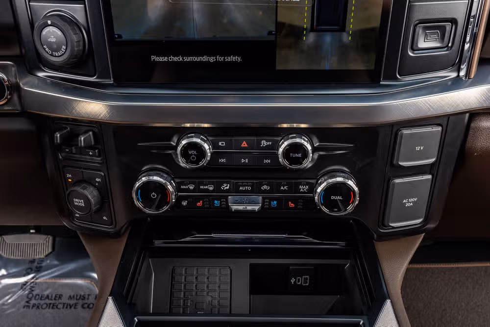 2026 Ford F-250 Super Duty King Ranch Crew Cab Image 27
