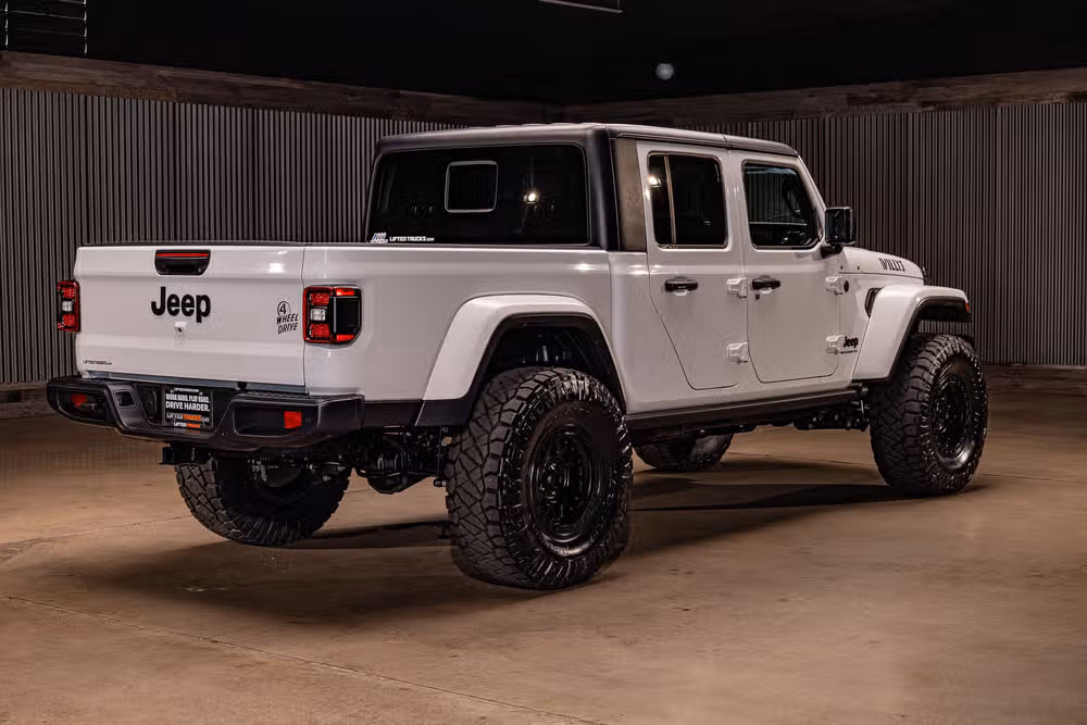 2025 Jeep Gladiator Willys Crew Cab Image 10