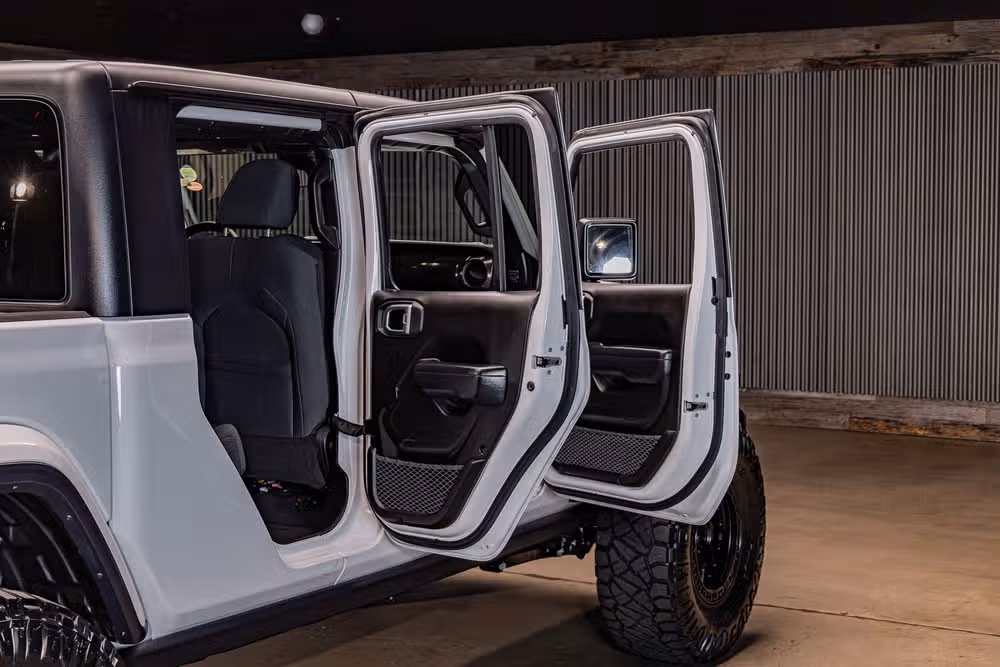 2025 Jeep Gladiator Willys Crew Cab Image 23