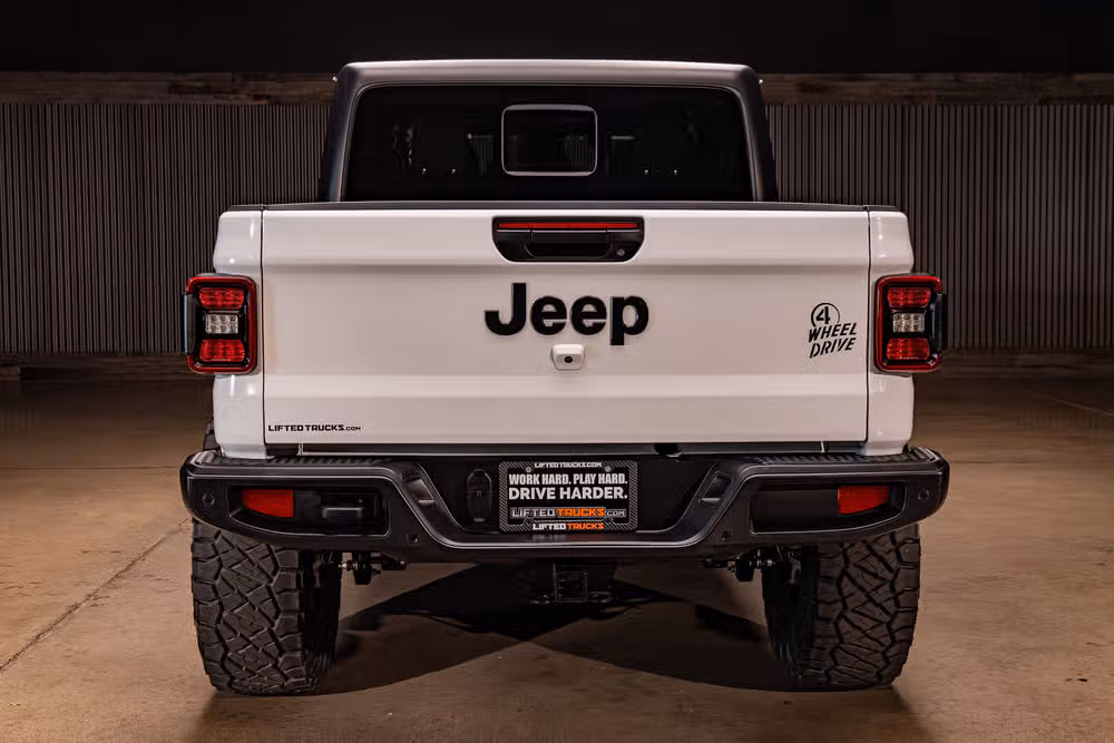 2025 Jeep Gladiator Willys Crew Cab Image 8