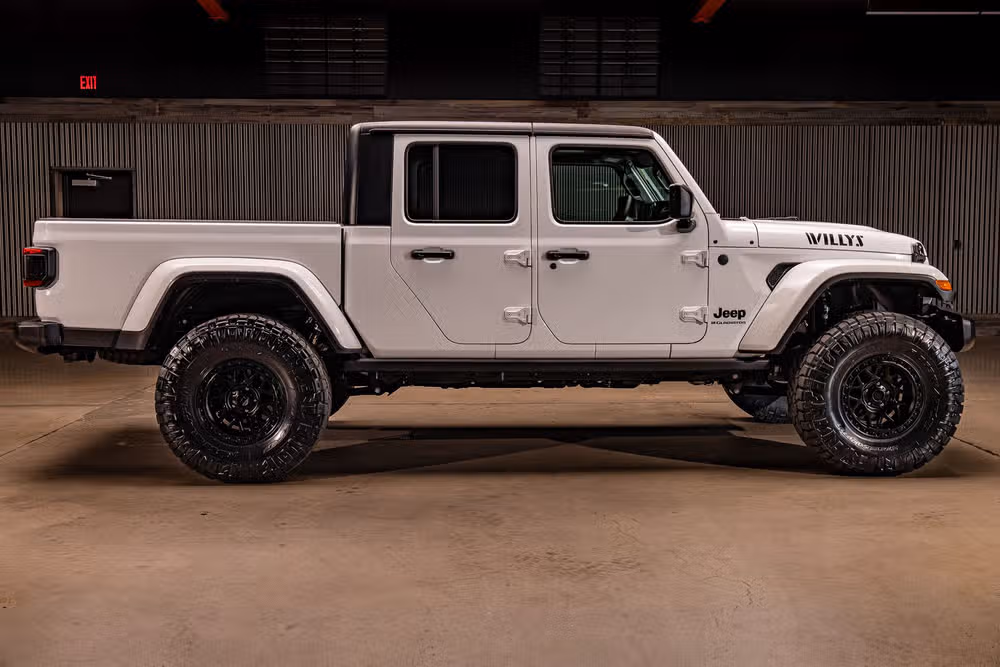 2025 Jeep Gladiator Willys Crew Cab Image 11