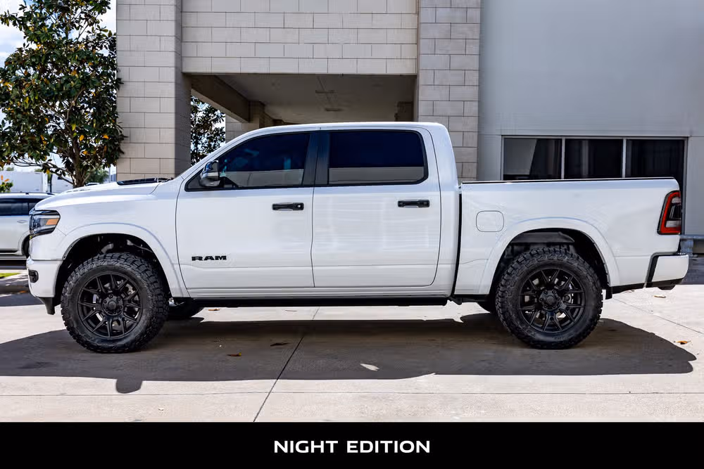 2024 Ram 1500 Limited Crew Cab Image 6