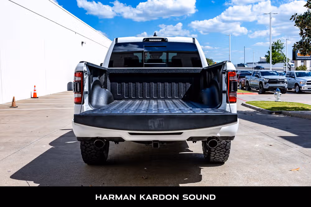 2024 Ram 1500 Limited Crew Cab Image 9