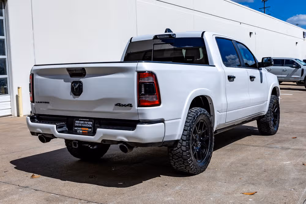 2024 Ram 1500 Limited Crew Cab Image 10