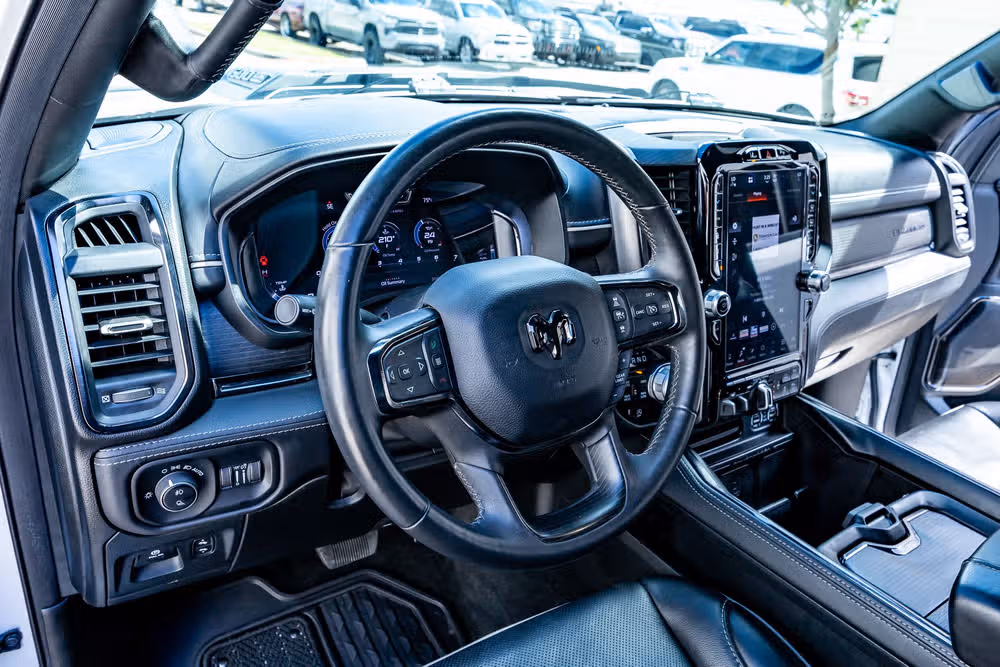 2024 Ram 1500 Limited Crew Cab Image 17