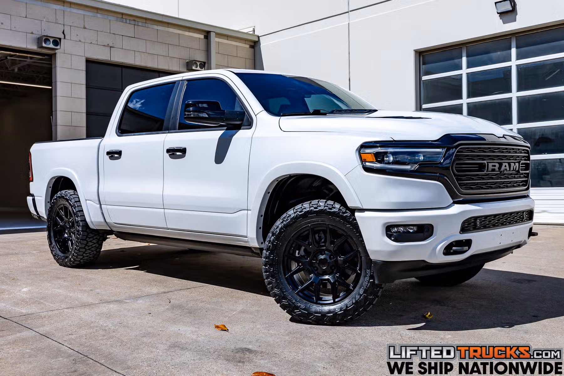2024 Ram 1500 Limited Crew Cab Image 1