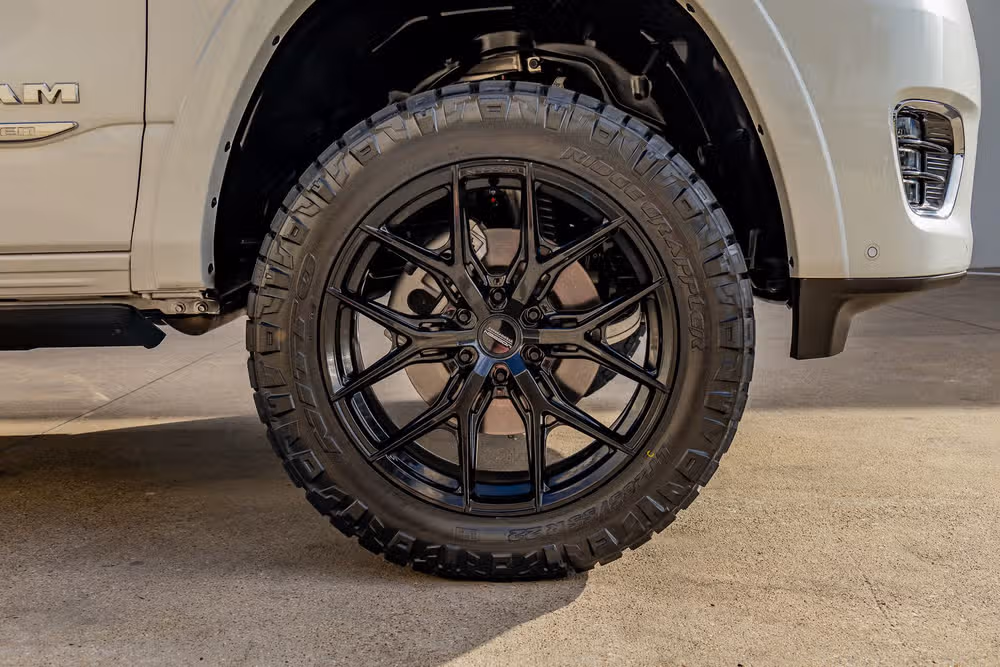 2025 Ram 1500 Tungsten Crew Cab Image 12