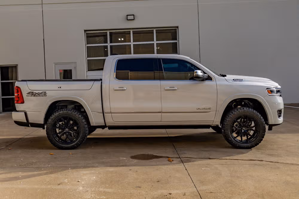 2025 Ram 1500 Tungsten Crew Cab Image 11