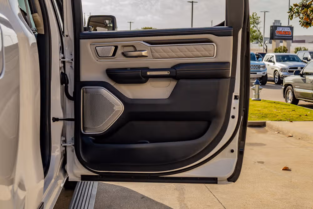 2025 Ram 1500 Tungsten Crew Cab Image 39