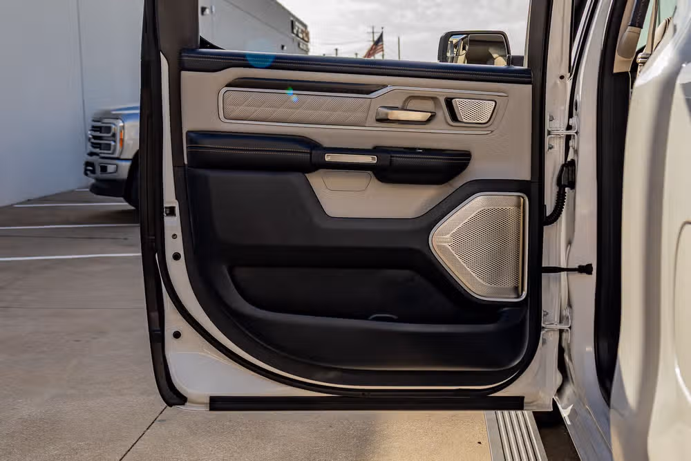 2025 Ram 1500 Tungsten Crew Cab Image 38