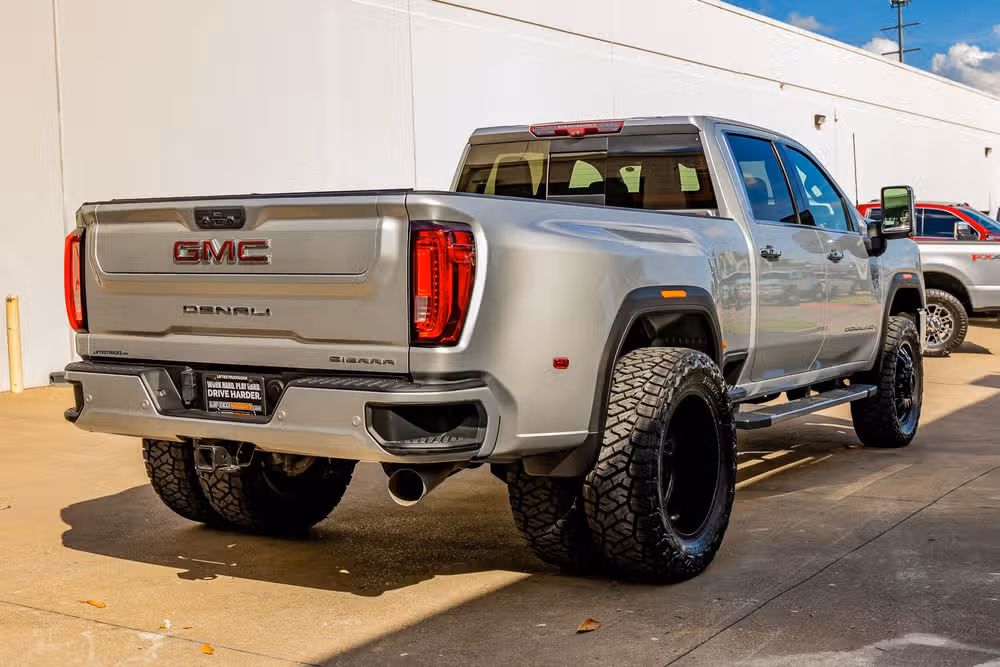 2020 GMC Sierra 3500HD Denali Crew Cab Image 10