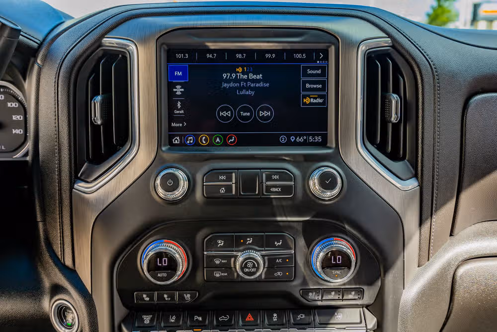 2020 GMC Sierra 3500HD Denali Crew Cab Image 25