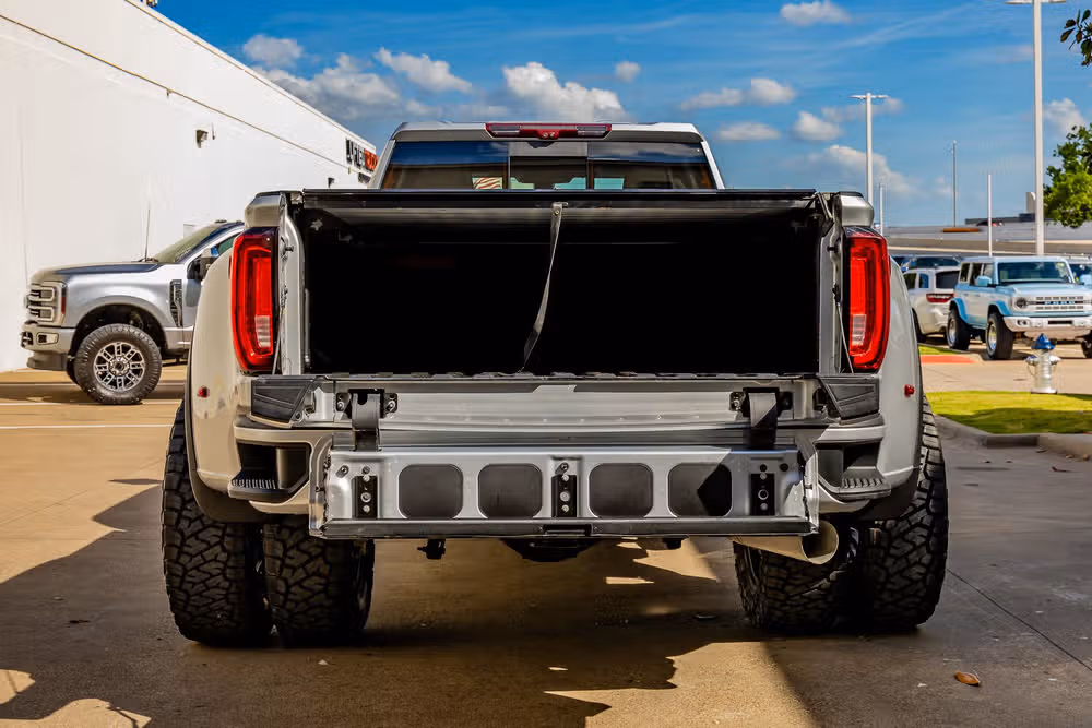 2020 GMC Sierra 3500HD Denali Crew Cab Image 9