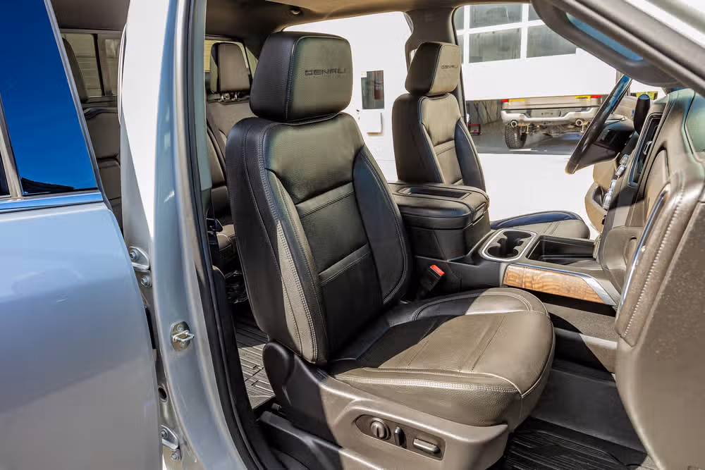 2020 GMC Sierra 3500HD Denali Crew Cab Image 31